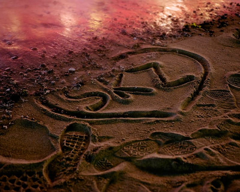 © Chung-wai Wong - A heart shape drawing on the beach.