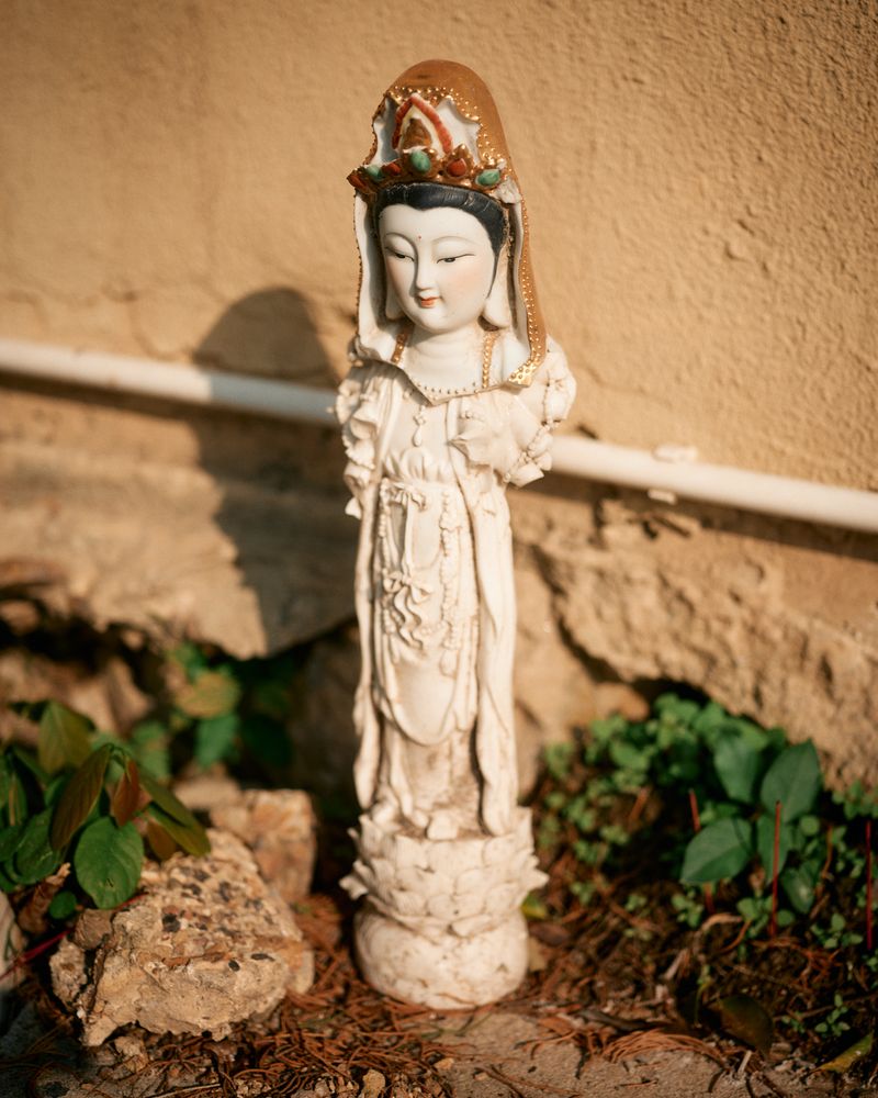 © Chung-wai Wong - Guanyin, the goddess of mercy. A Guanyin statue was reassembled by broken statues.