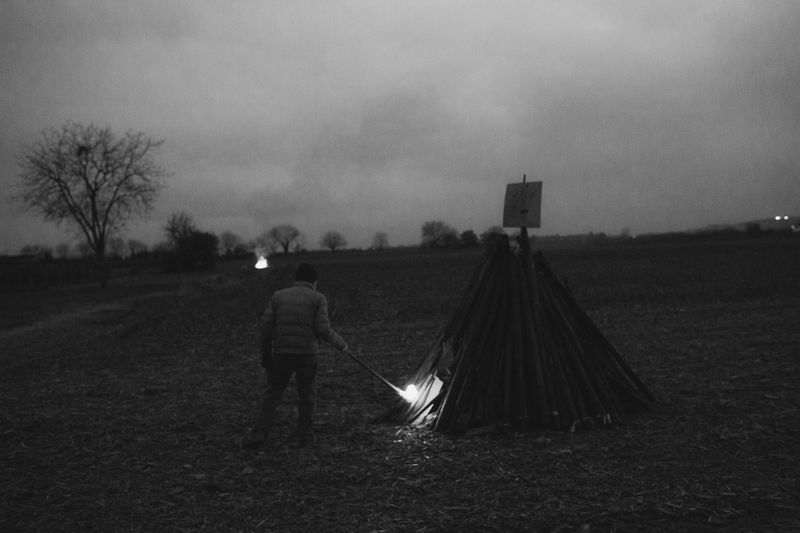 © Matteo Trevisan - Image from the Over the riverbank photography project