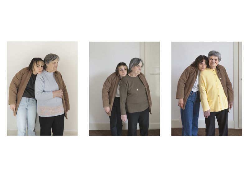© Lisa Bertoldi - ©LisaBertoldi - Attachées ensemble, (rosso di sera, bel tempo si spera), from Tenersi stretto, 2022-2023-2024