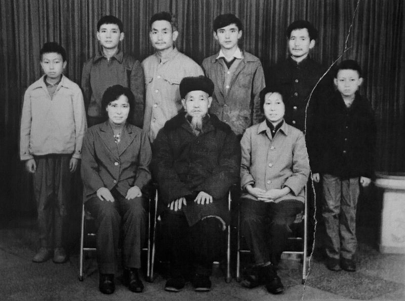 © Sijia Ma - Family portrait, 1971.