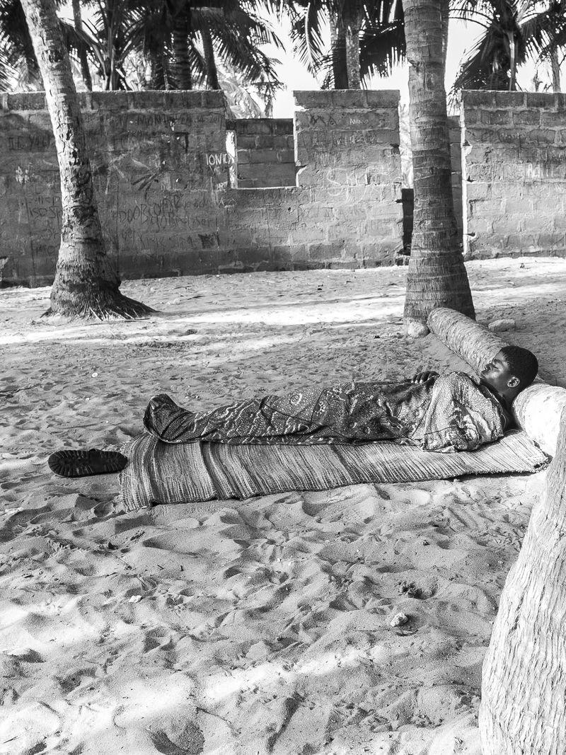 © Ofoe Amegavie - Between Sand and Water, 2019