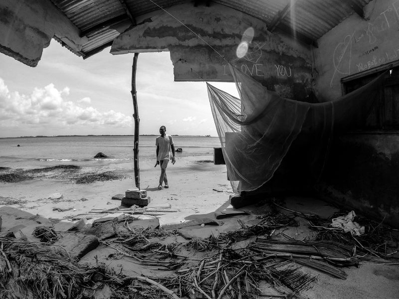 © Ofoe Amegavie - Damaged homes: properties close to the shores of the Volta River are particularly vulnerable to flooding events and storms.
