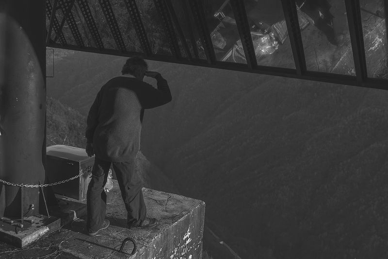 © Filippo Venturi - Pier Franco Midali, former Mayor of Viganella and creator of the Mirror, looks out over the valley. Viganella, 2021.