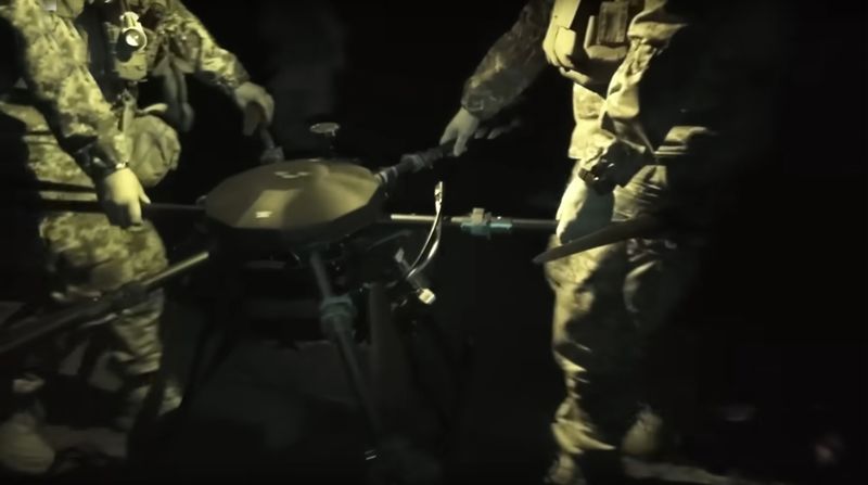 © Filippo Venturi - Frame extracted from video footage showing Ukrainian soldiers carrying a drone.