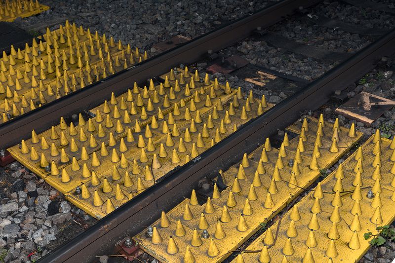 © Filippo Venturi - Yellow spike plates installed along the railway tracks to prevent pedestrian access. Arashiyama Bamboo Grove, Kyoto, Japan.