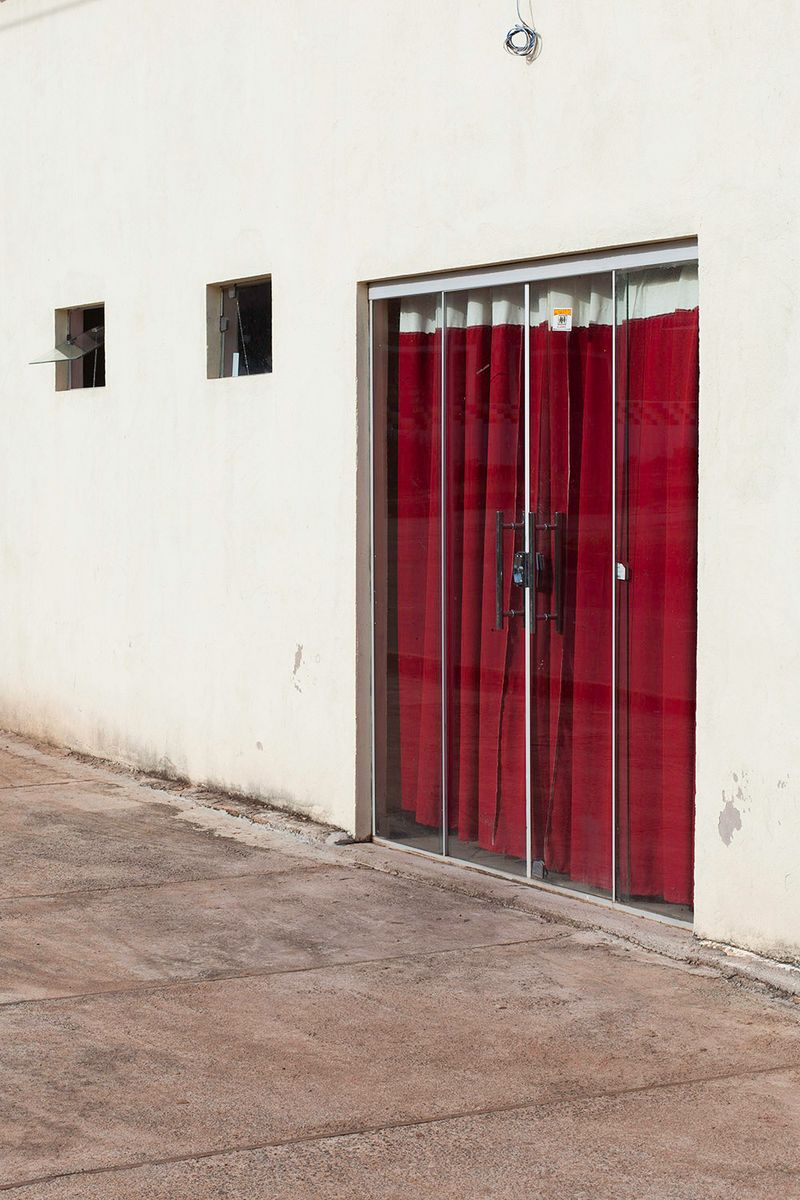 © elsa Kostic - Not to fall into line