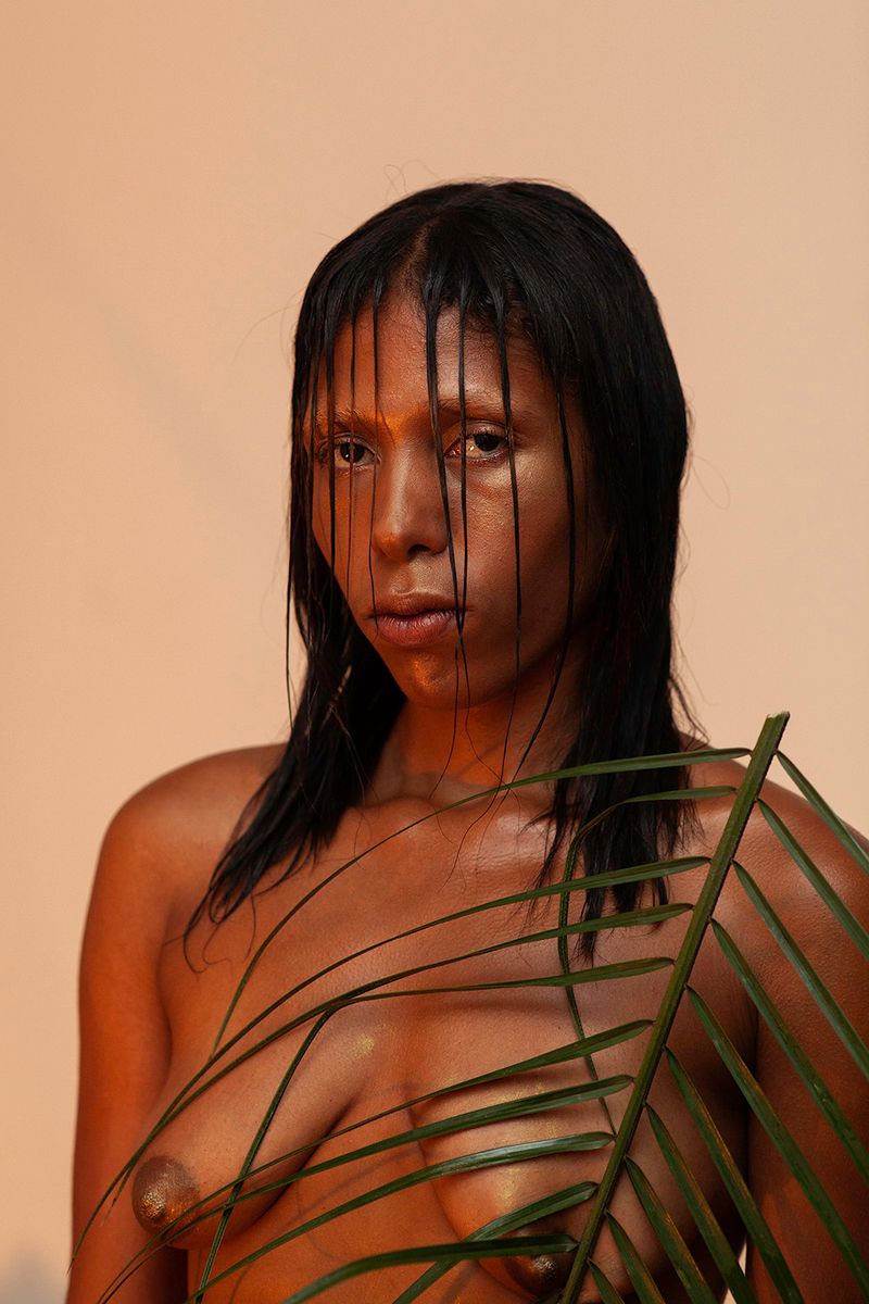 © elsa Kostic - From larva to butterfly, the pupa has a livery, a camouflage which avoids predators. July @julyrodrgues