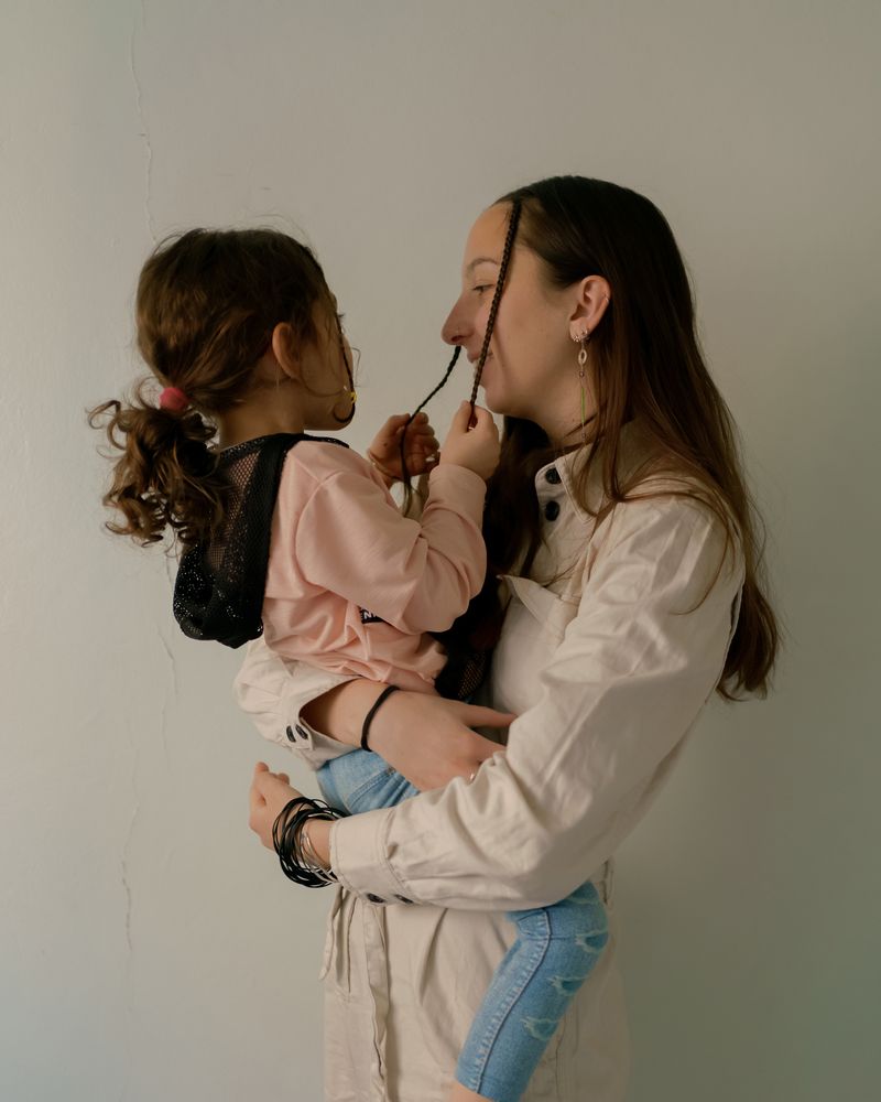 © Carola Cappellari - Irene holds his sister-in-law Baraah. Gaziantep, May 2022