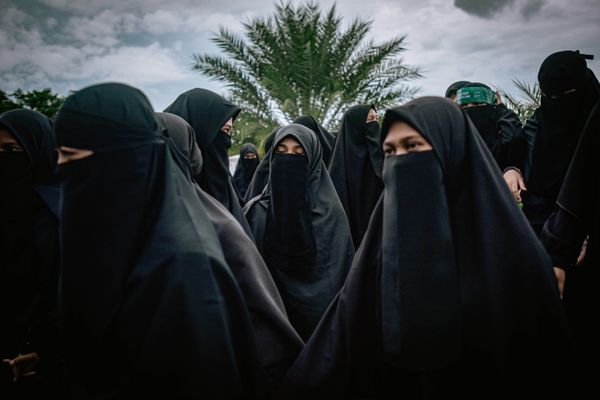 © Riska Munawarah - Veiled women take part in a boycott of French products during an anti-French demonstration in Aceh, 2020./RISKA MUNAWARAH
