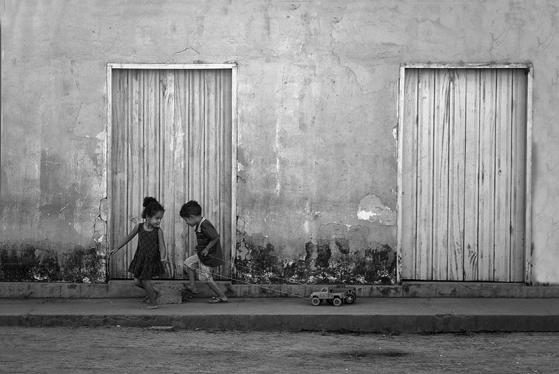 © Ana Caroline De Lima - Therefore, there’s not much time to play when they arrive home