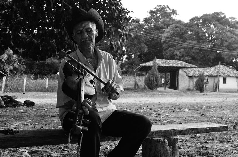 © Ana Caroline De Lima - João plays a fiddle made by himself. Music is very popular amongst people who live in the backlands.