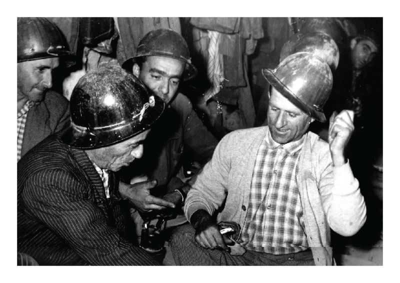 © Francesca Seravalle - Fist as social game.  Workers playing rock paper scissor, one of the most ancient international game. PDM