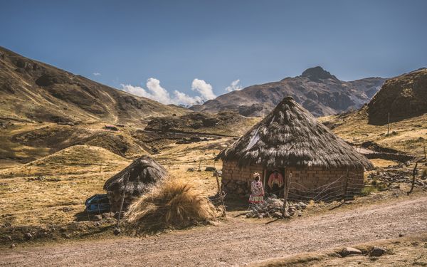 © Javier Gogna - Casa abierta. Afuera, el altiplano respira seco.