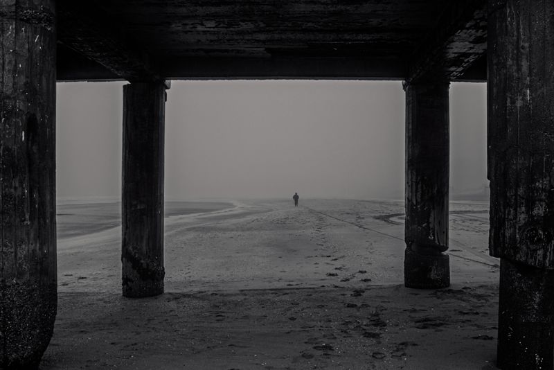 © Javier Gogna - FROM THE SHADOW Someone leaves, not knowing if they return.