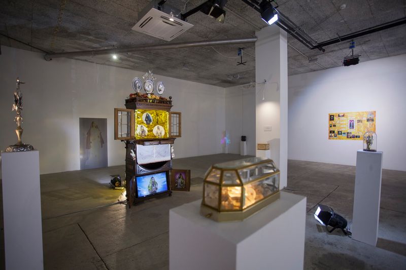 © Olga Kocsi - interior photo in exhibition, Godot Gallery, 2022