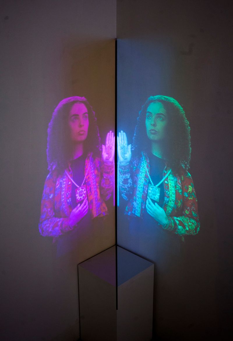 © Olga Kocsi - Light installation, Projector and irisent plexiglass, Godot Gallery, 2022