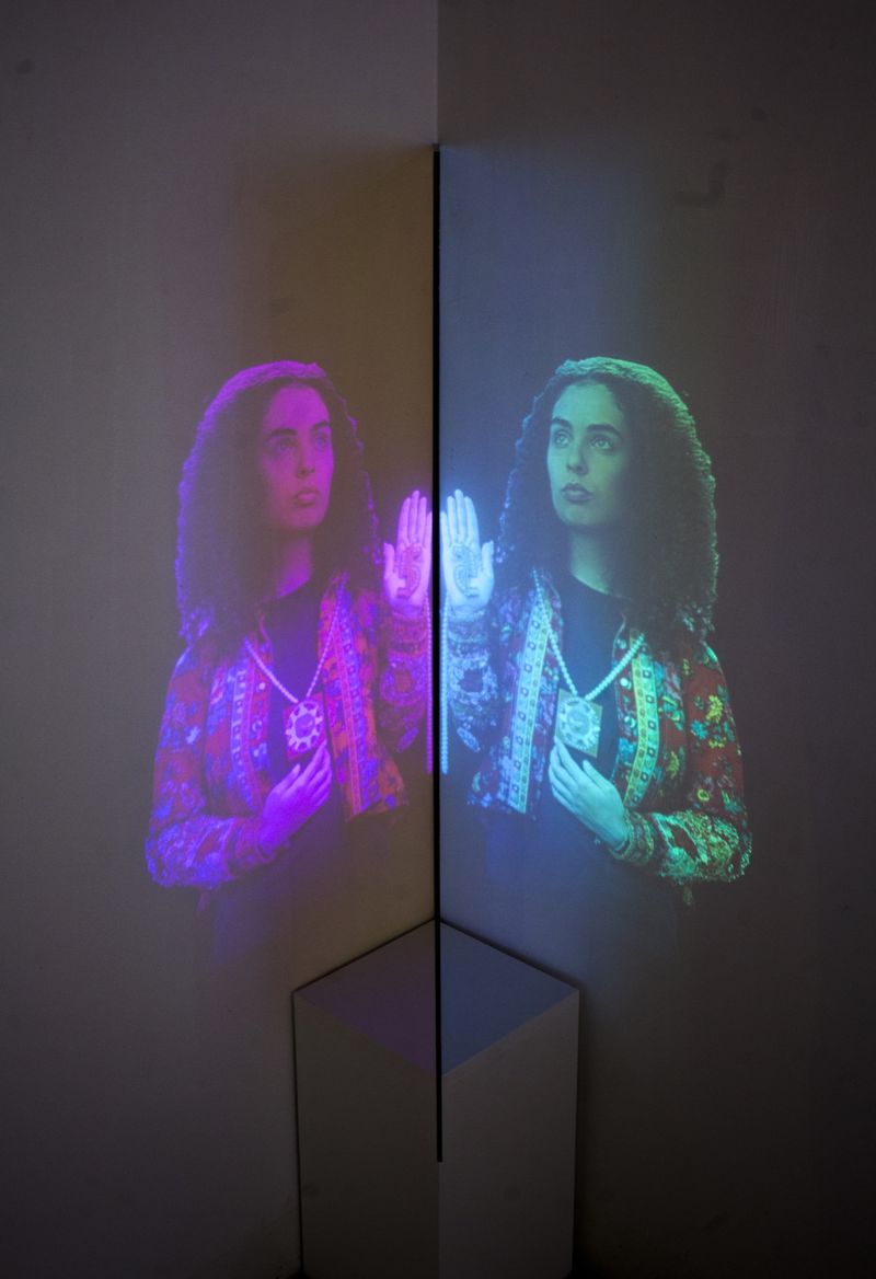 © Olga Kocsi - Light installation, Projector and irisent plexiglass, Godot Gallery, 2022