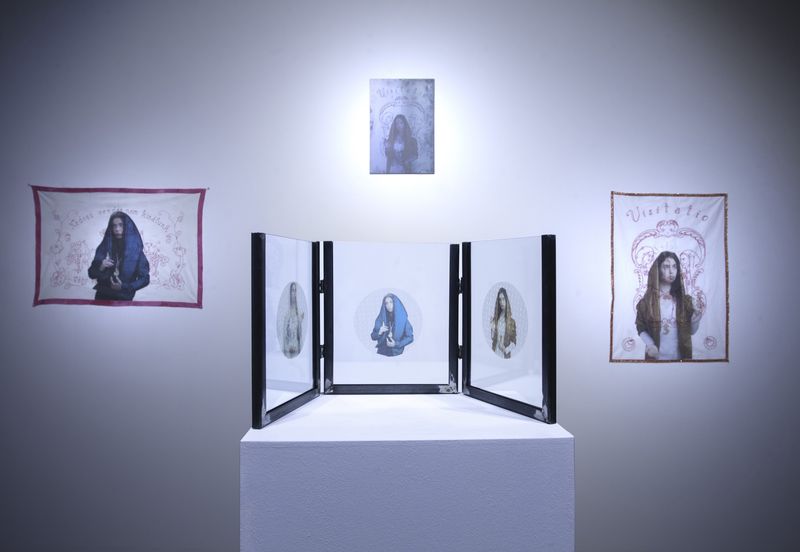 © Olga Kocsi - interior photo in exhibition, Godot Gallery, 2022