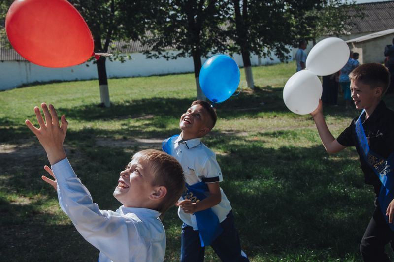 © Anton Polyakov - Children playing in the schoolyard in Grigoriopol.