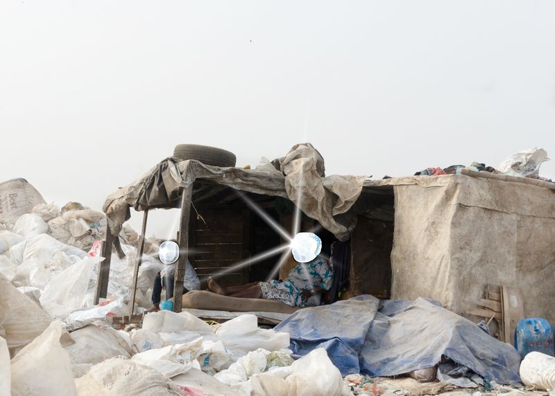 © Aàdesokan - Image from the WASTE IDENTITY: BOLA BOLA LIVING photography project