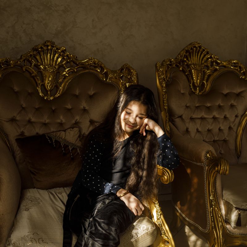 © Johanna Maria Fritz - Ana’s daughter Bianca (7), in the house of her grandmother Mihaela. Mogoșoaia, Romania, 2019.