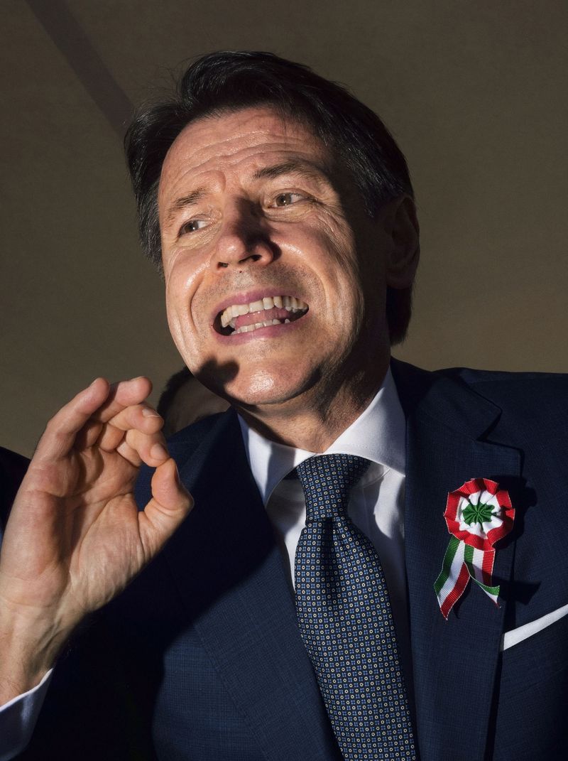 © LUCA SANTESE - Luca Santese & Marco P. Valli - Realpolitik 2018-2023. Giuseppe Conte