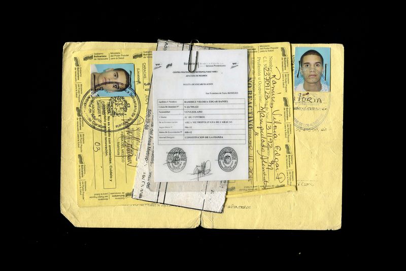 © Oscar B.  Castillo - Image from the Under our control - "Esos que saben" photography project