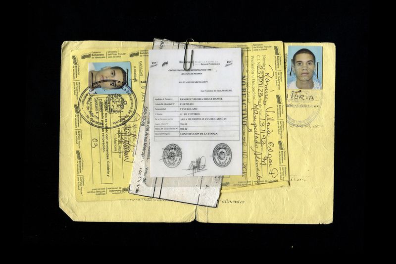 © Oscar B.  Castillo - Image from the Under our control - "Esos que saben" photography project