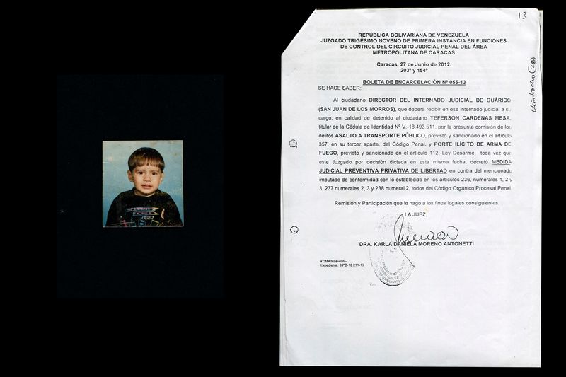 © Oscar B.  Castillo - Image from the Under our control - "Esos que saben" photography project