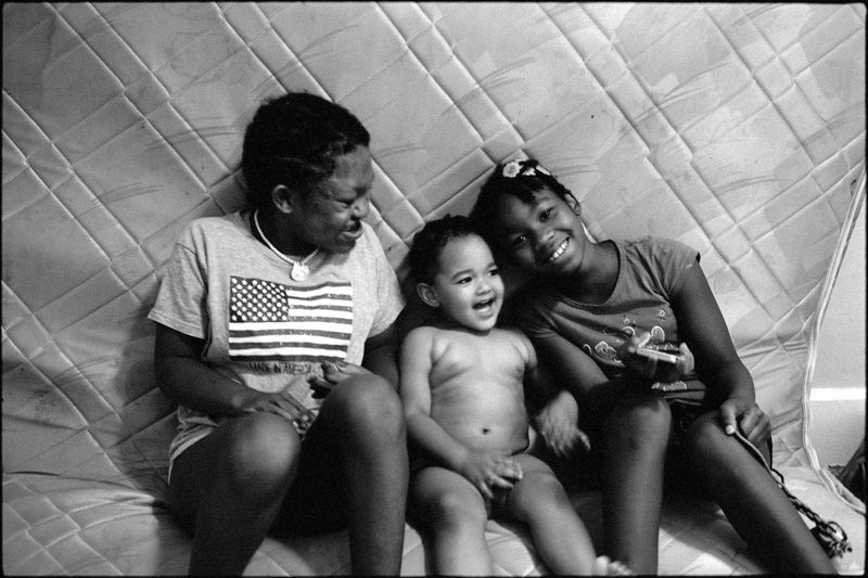 © Jason Houge - Reign playing with her aunties, Tyroniccia and Tyrianna; Green Bay, Wisconsin