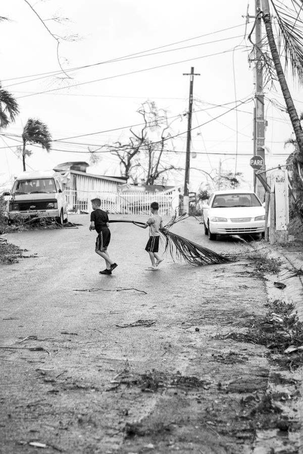 © Sally Rodriguez - Kids helping