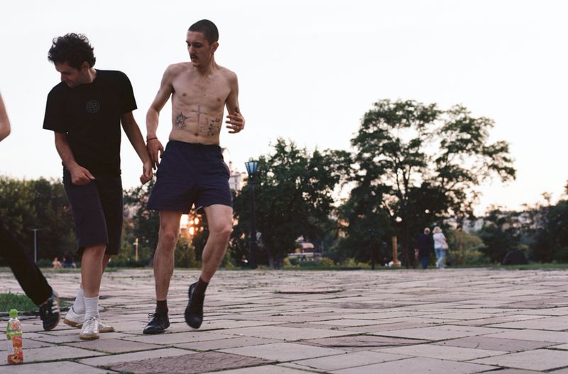 © lucile brizard - Image from the MEN/UKRAINE photography project