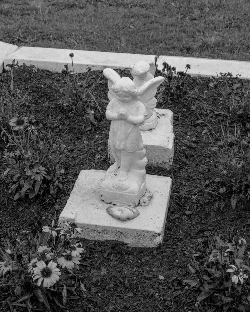 © Michael Valiquette - Image from the Hart Island photography project