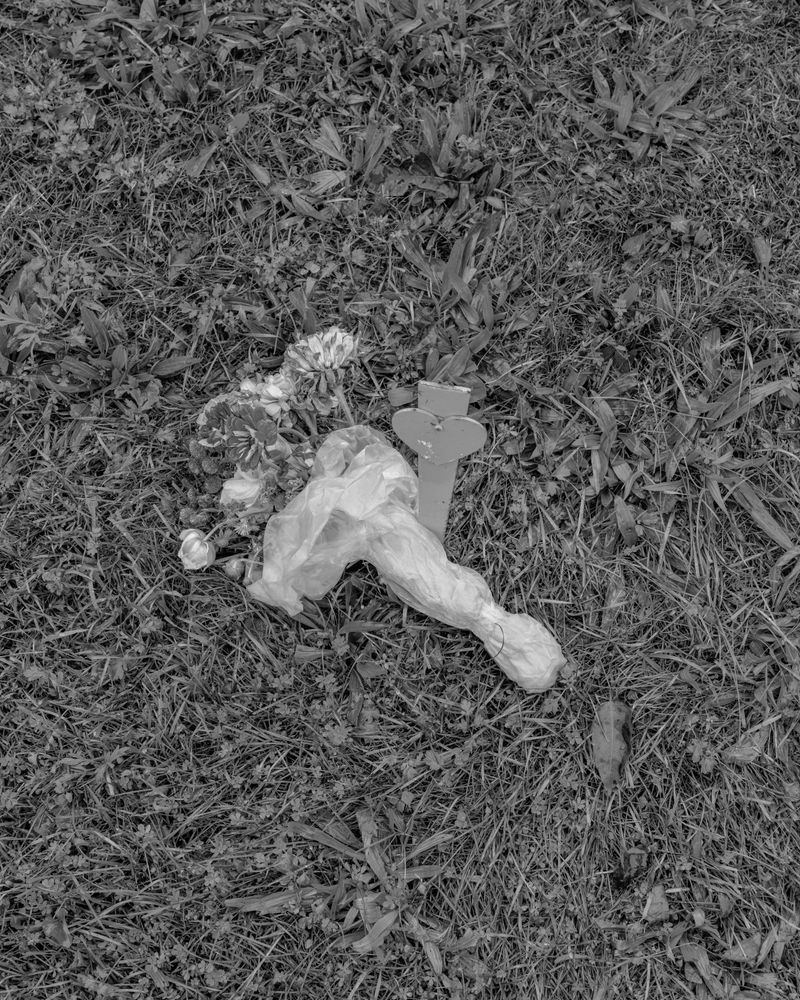 © Michael Valiquette - Image from the Hart Island photography project