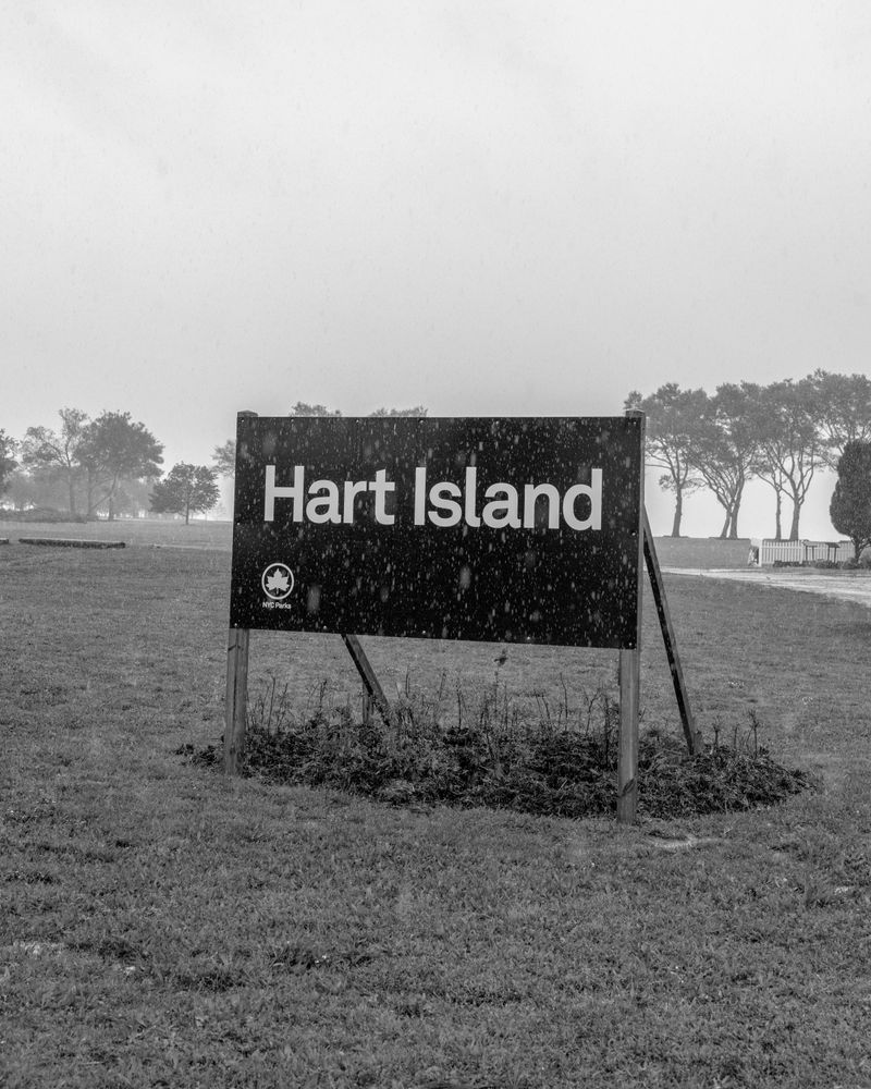 © Michael Valiquette - Image from the Hart Island photography project
