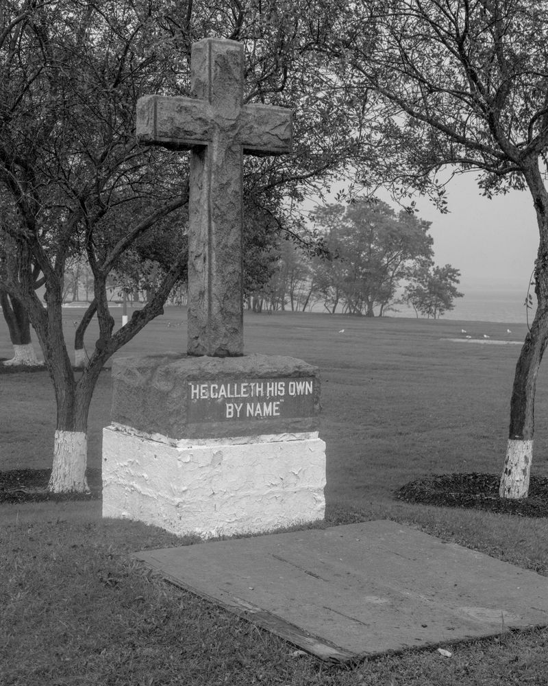 © Michael Valiquette - Image from the Hart Island photography project