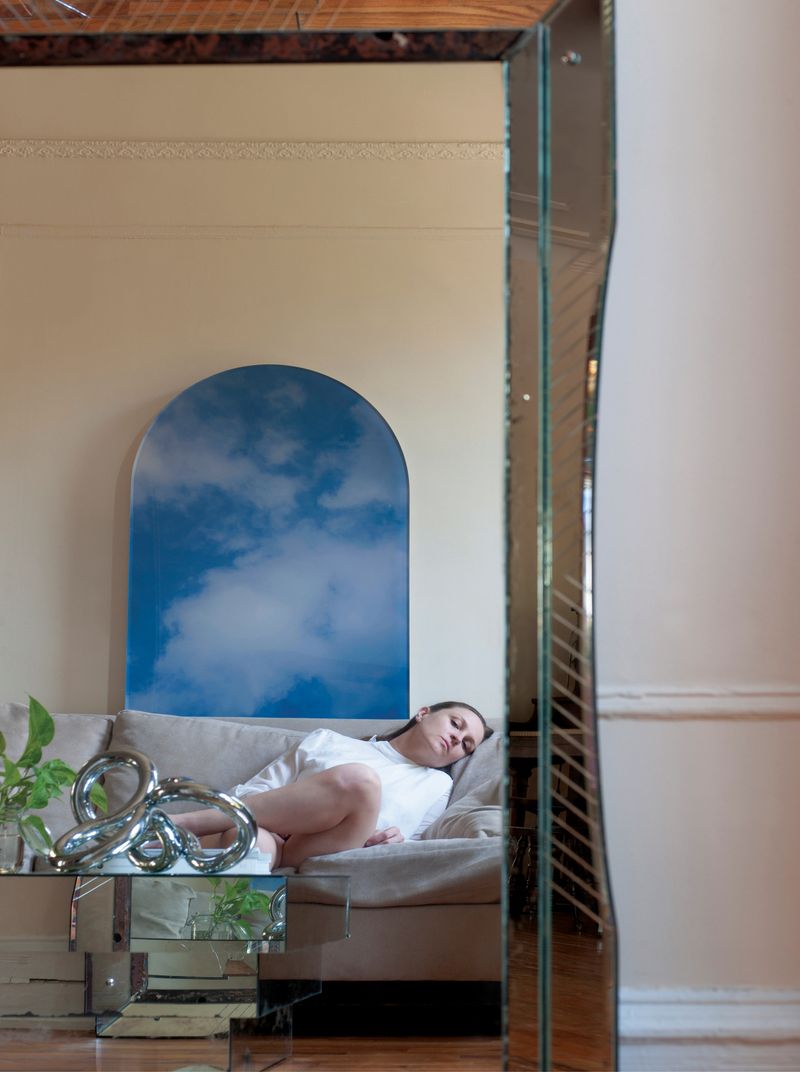 © Magdalena Gacek - Image from the STILL LIFE WITH SINGLE GIRL photography project