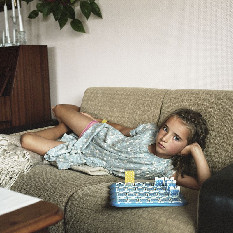 © Mirjam Stenevik - Mina is playing Guess Who at her grandparents' house. Every Wednesday is grandparent-day.