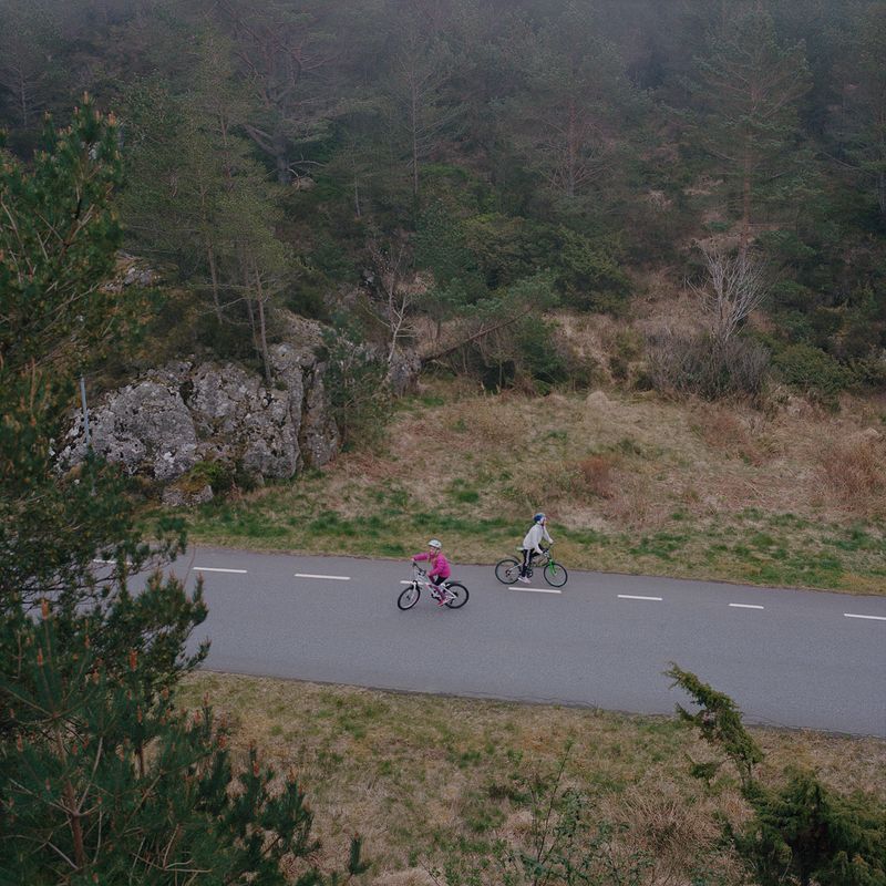 © Mirjam Stenevik - Mina and a friend after school.