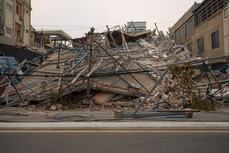 © Patrick Chengzhi Wang - A collapsed building destroyed during the 7.7-magnitude earthquake on March 28th, 2025, in Mandalay, Myanmar.