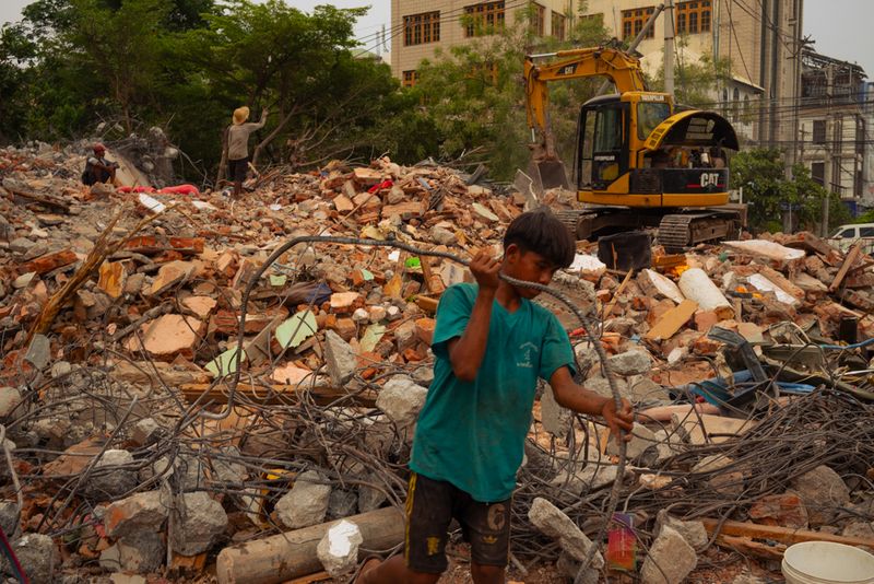 © Patrick Chengzhi Wang - Image from the Myanmar Earthquake photography project