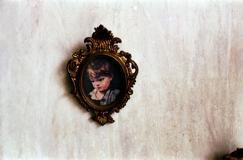 © María García - Image from the Secreto (When the house turned to indigo blue dust) photography project