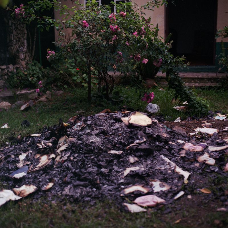 © María García - Image from the Secreto (When the house turned to indigo blue dust) photography project