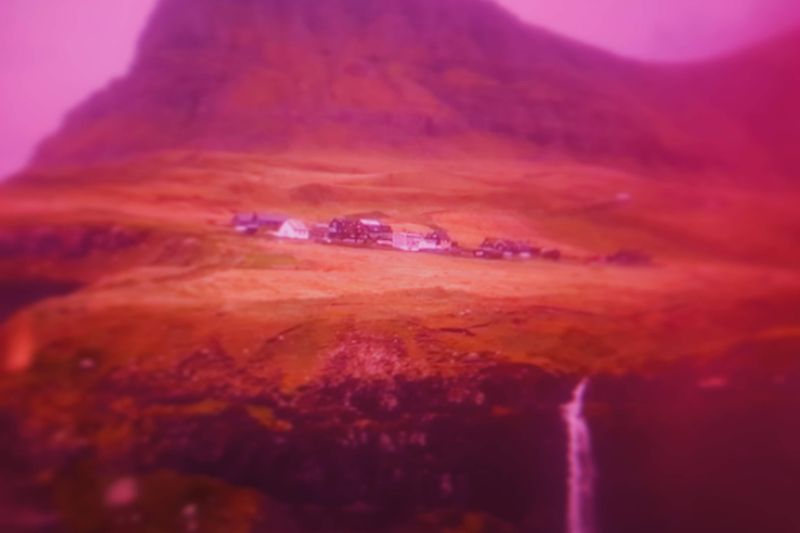 © Eija Mäkivuoti - The Yellow Raincoats (The Generic Landscape in Pink), 2018