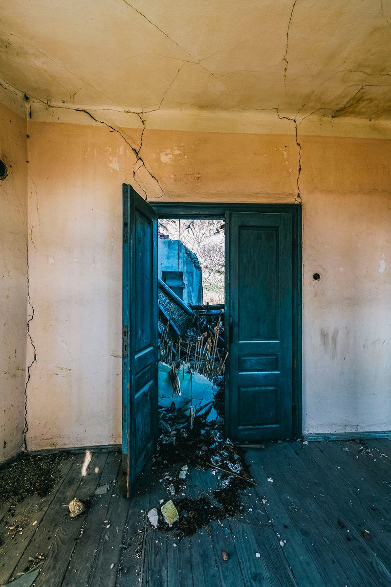 © Meri Boshkoska - Image from the THE MYSTERY OF ABANDONED PLACES photography project