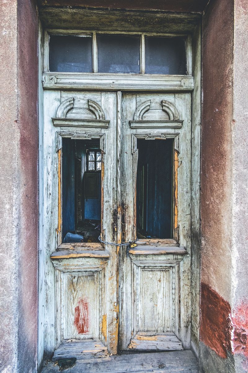 © Meri Boshkoska - Image from the THE MYSTERY OF ABANDONED PLACES photography project