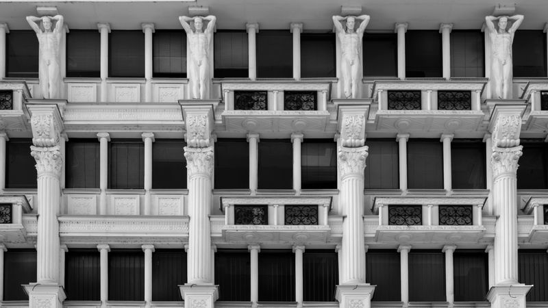 © Meri Boshkoska - White men statues