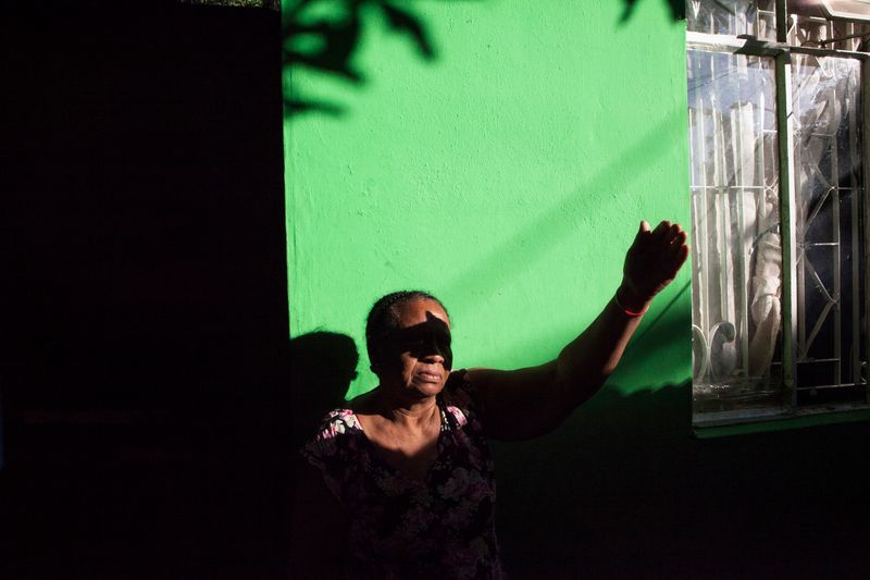 © Morgan Fache - Solange, she lives locked up in her house, behind a wall and a door always tightly closed. >