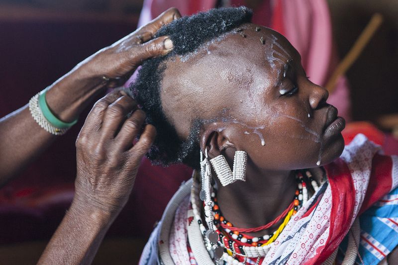 © Anja Ligtenberg - Image from the Pongezi, Girl to woman without a knife photography project
